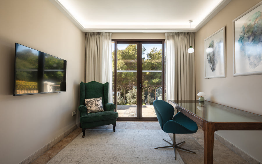 Outdoor Terrace & Seating